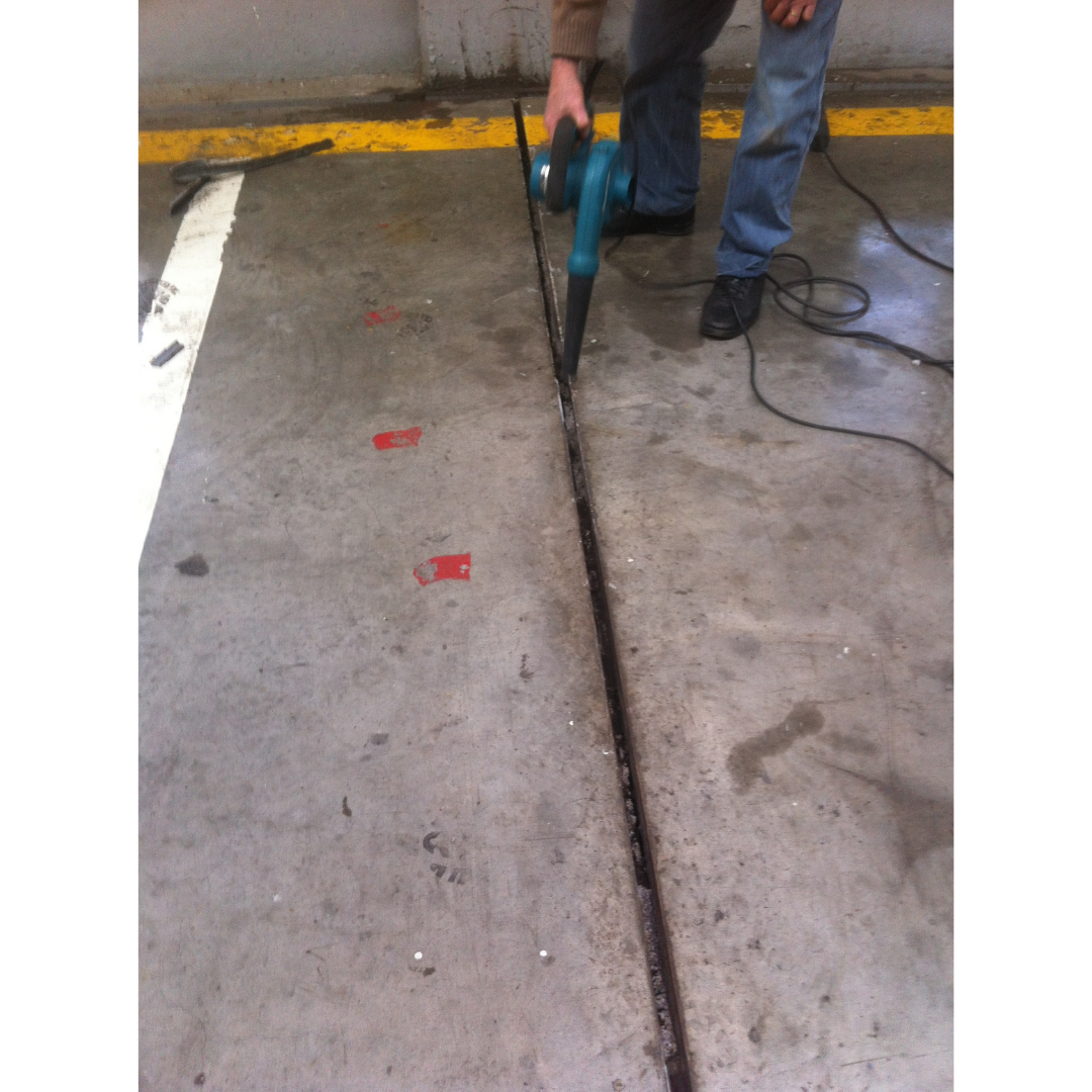 Tratamento de juntas em piso de concreto em estacionamento (5)